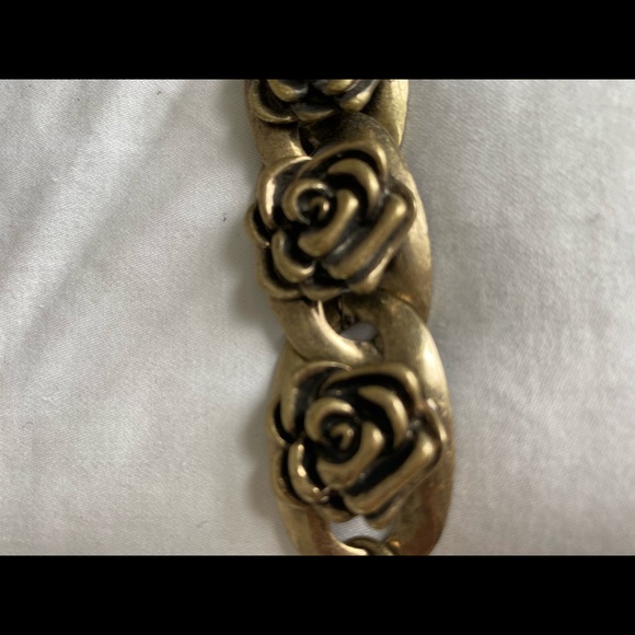 Flower bracelet - Picture 2 of 2